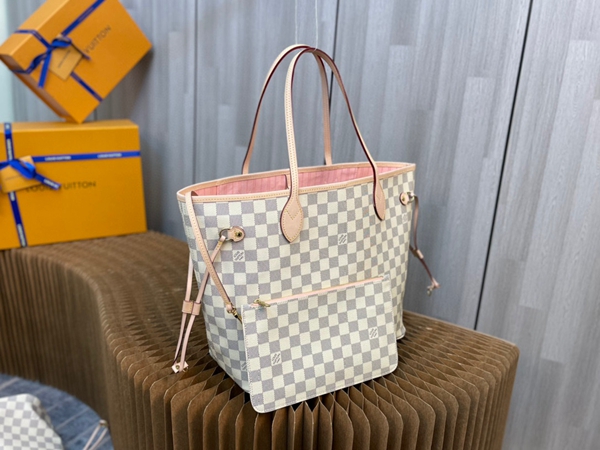 ルイヴィトンバッグ背面デザイン